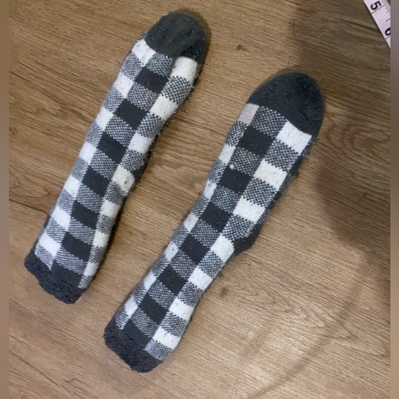 UGG Men's Grey and White Plaid Socks - Picture 7 of 9